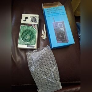 Vintage AM/FM Pocket Racing  Radio with Green Speaker